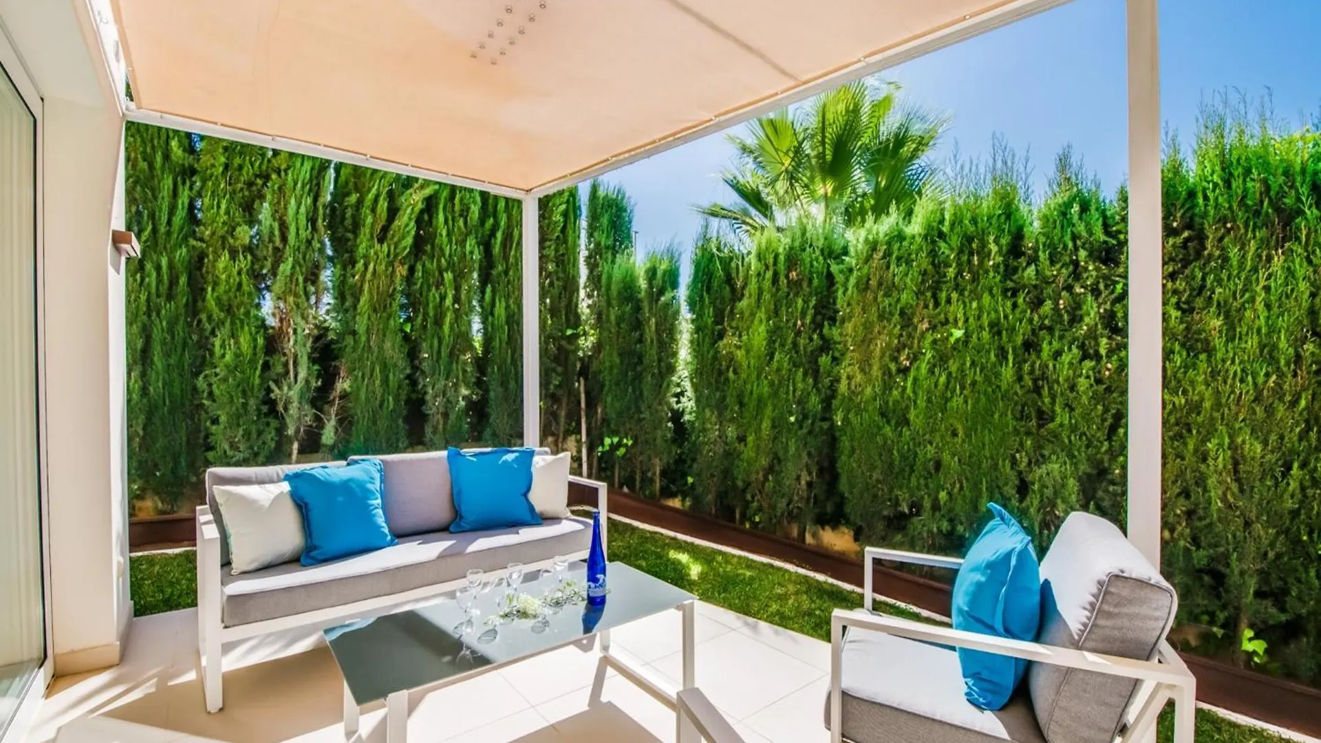 Holiday Home With Fenced Garden 알쿠디아